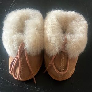 Cloud nine sheepskin baby booties